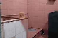 ห้องน้ำภายในห้อง Anggrek II Matras Homestay