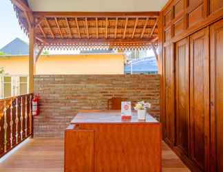 Sảnh chờ 2 OYO 2010 Dalem Jongke Homestay