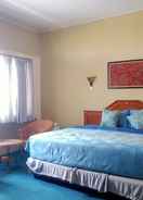 BEDROOM OYO 90102 Edotel Hotel By Dbest Hospitality
