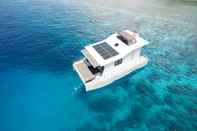 Exterior Nyaman Catamaran