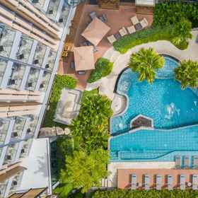 Swimming Pool 1 Hotel Amber Pattaya, Phra Tamnak Hill Hotels