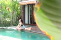 Kolam Renang Villa Dew