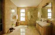 In-room Bathroom 7 Ami Coral Villa – Canggu