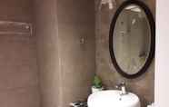 In-room Bathroom 6 Canary Hanoi Hotel