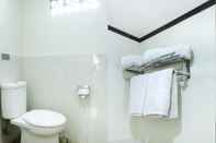 Toilet Kamar Rianes Family Guest House