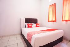 Bedroom Hotel O near Universitas Medan Area formerly Rumah Idaman Bunda