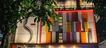 Bangunan 2 Front One Hotel Tulungagung