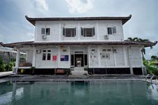 スイミングプール OYO 749 Omah Putih