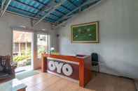 Lobby OYO 644 Grand Yustik Selabintana