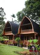 EXTERIOR_BUILDING Villa Rumah Kayu Lubuk Minturun
