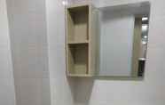 In-room Bathroom 4 Apartemen Kota Ayodhya by My Home