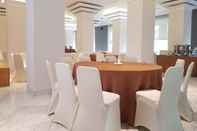 Restaurant Travel Hub Hotel Kualanamu Airport