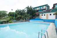 Kolam Renang Little Falls Inn