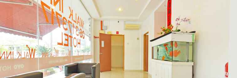 Lobi OYO 582 Hotel Walk Inn