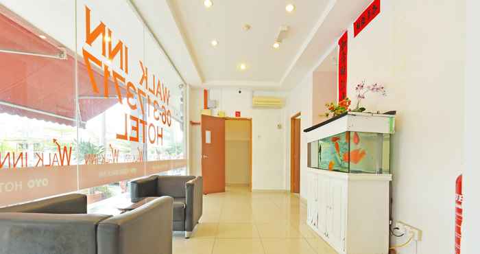 Lobi OYO 582 Hotel Walk Inn