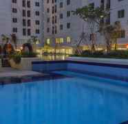 สระว่ายน้ำ 2 Apartemen Bassura City By Queen 