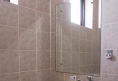 객실 내 욕실 7 Apatel Salemba residence, rawamangun Lantai 25 Unit B 2514