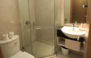 In-room Bathroom 6 Apatel Tower Emerald Unit BE 38 JI (I) The Mansion Bougenville