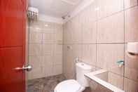 Toilet Kamar Sky Hotel Aurora 1 Lembang