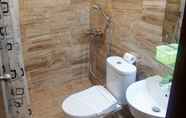 Toilet Kamar 7 BENHAS Hotel