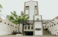 Luar Bangunan 2 Urbanest Inn House Slipi