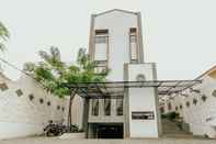 Bangunan Urbanest Inn House Slipi