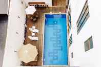 Kolam Renang Urbanest Inn House Slipi