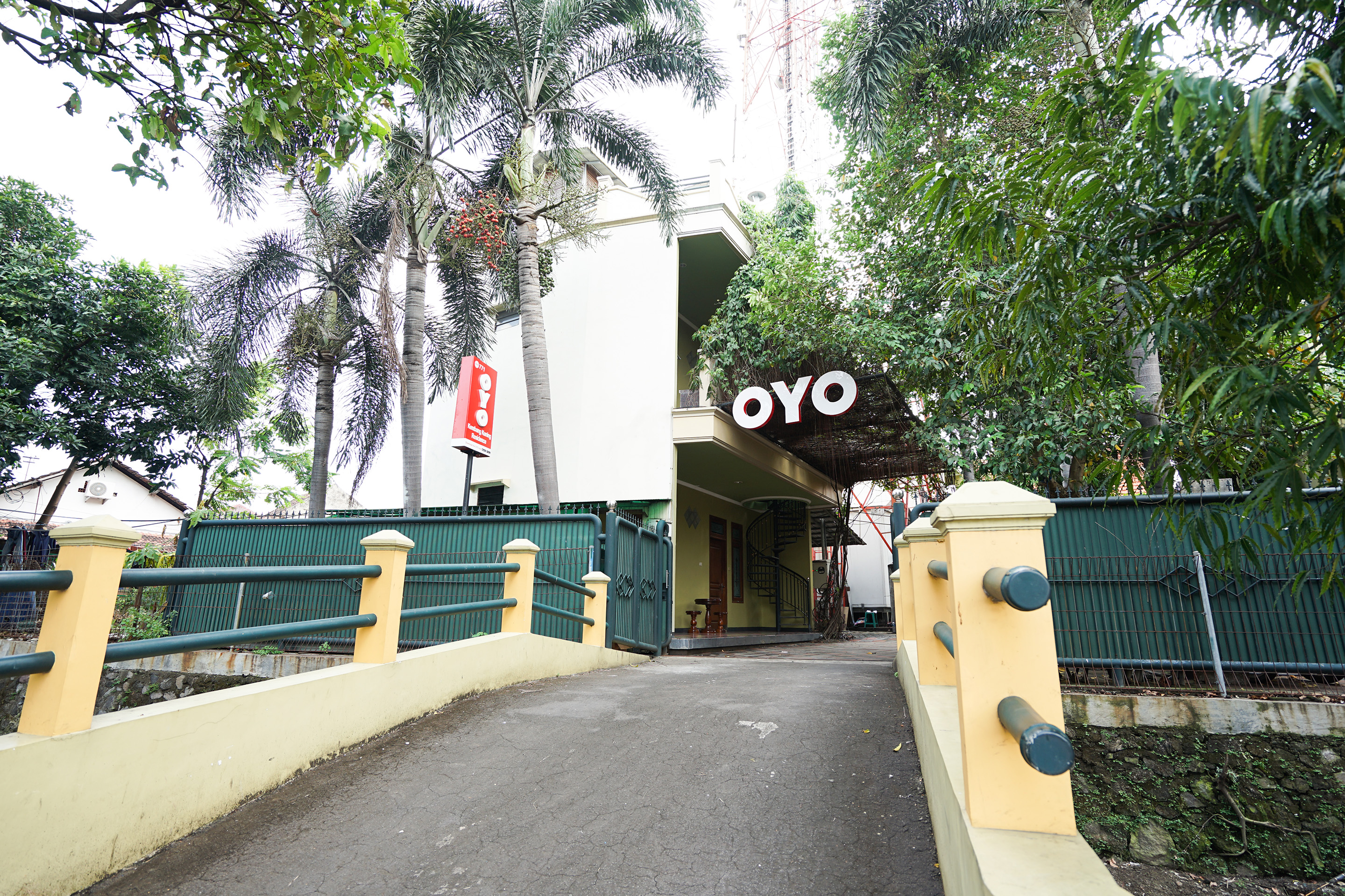 Bangunan 4 OYO 771 Kembang Kuning Residence Syariah