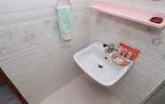 In-room Bathroom 5 Apatel Apartement Pesona Bahari Tower Jade 18 A