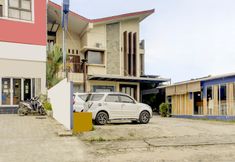 Exterior 3 OYO 3884 Dixie Syariah Guest House