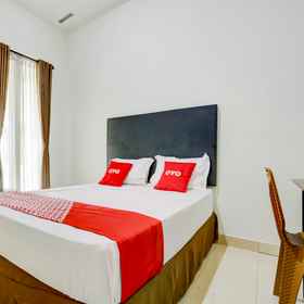 OYO 3884 Dixie Syariah Guest House 1, Hotel Banjar Fried Chicken