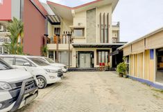 Exterior 2 OYO 3884 Dixie Syariah Guest House