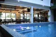 Swimming Pool SureStay Plus Hotel by Best Western AC LUXE Angeles City