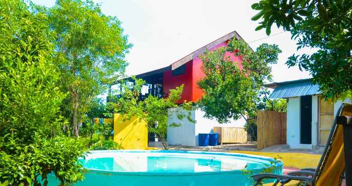 Swimming Pool Bougainvillea Paradise Campground