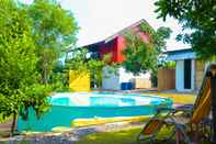 Swimming Pool Bougainvillea Paradise Campground