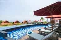 Kolam Renang Star Semabu Resort 
