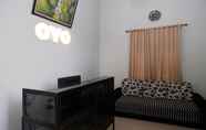 Lobi 5 OYO 752 Abz Guest House Syariah