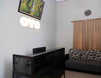 Lobby 2 OYO 752 Abz Guest House Syariah