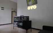 Lobby 6 OYO 752 Abz Guest House Syariah