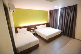 Bedroom 4 Pantai Regal Boutique Hotel