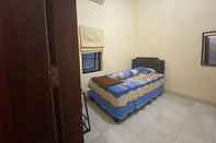 Kamar Tidur OYO 90548 Kika Homestay