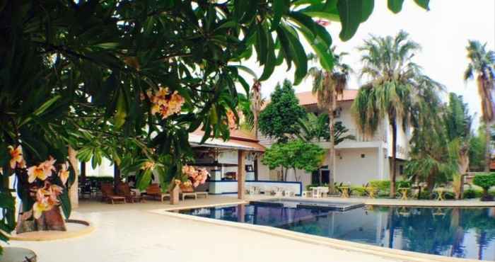 Swimming Pool Wangsumran hotel