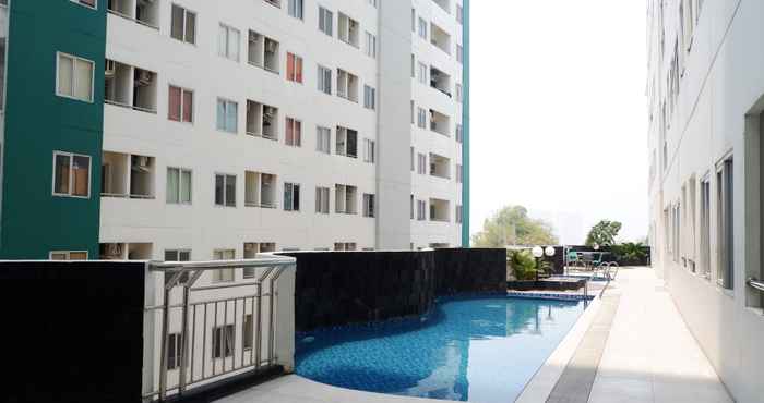 Bangunan Cozy 2BR Apartment with City View at Pavilion Permata by Travelio