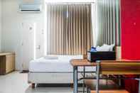 Bilik Tidur Spacious Studio Room at The Square Apartment by Travelio