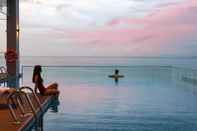 Kolam Renang Hompton by the Beach Penang