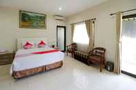 Bedroom OYO 734 Tuban Torres Accomodation