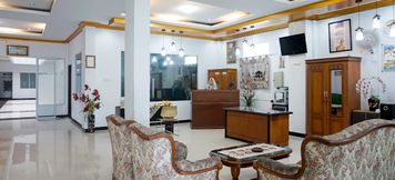 Lobby 3 OYO 694 Khasanah Residence