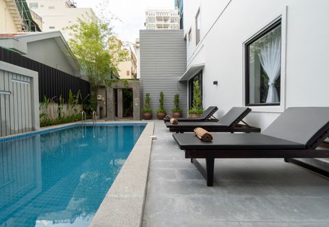 Hồ bơi Noblesea Art Hotel
