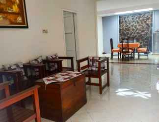 Lobby 2 Villa Gunung Batu 3 Kamar Bhumi Amarilys 