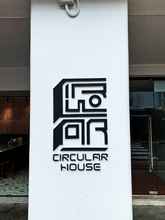 Luar Bangunan 4 Circular House Capsule Hotel